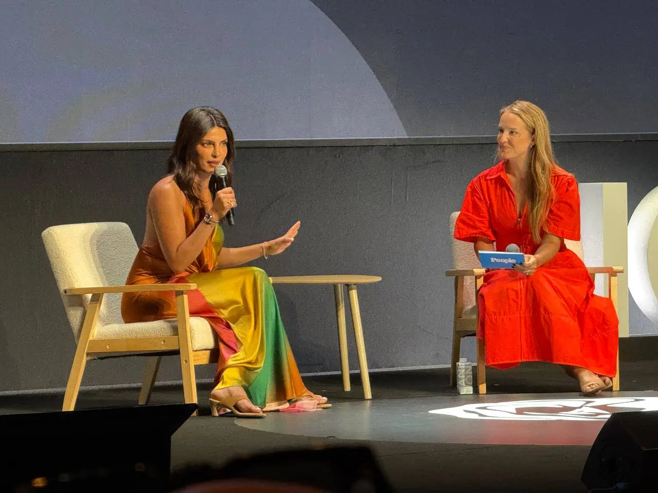 Вчера не написала про Прянку Чопру - Priyanka Chopra Jonas, потому что она просто очень красивая, а нас же с вами триггерит, когда просто красивая женщина выходит на сцену и говорит банальности? Меня ... | Сетка — социальная сеть от hh.ru