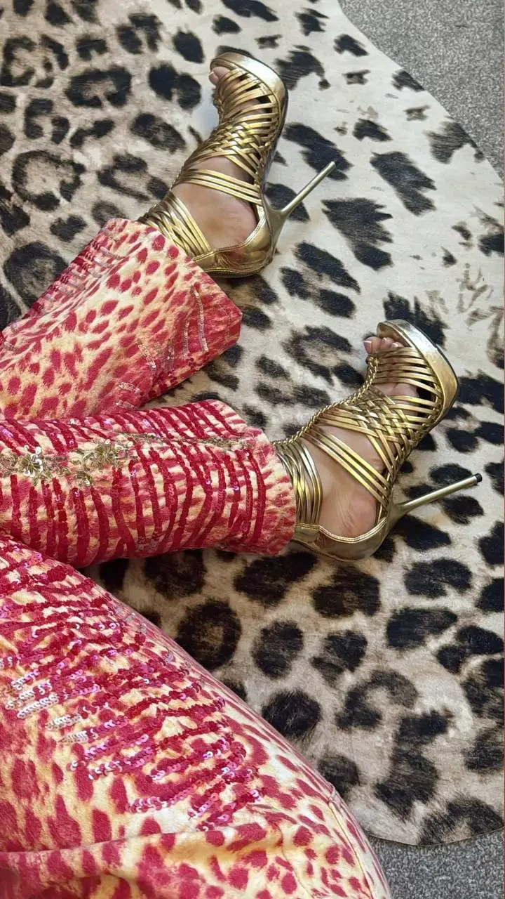 Хотелка дня: Винтажные джинсы Roberto Cavalli.
Они идеальные ❤️ | Сетка — социальная сеть от hh.ru