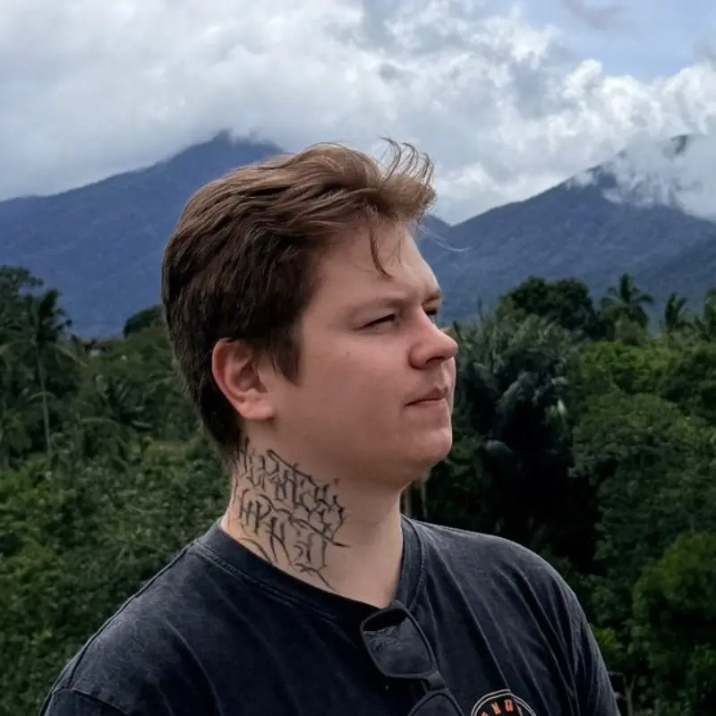 Сергей Искра