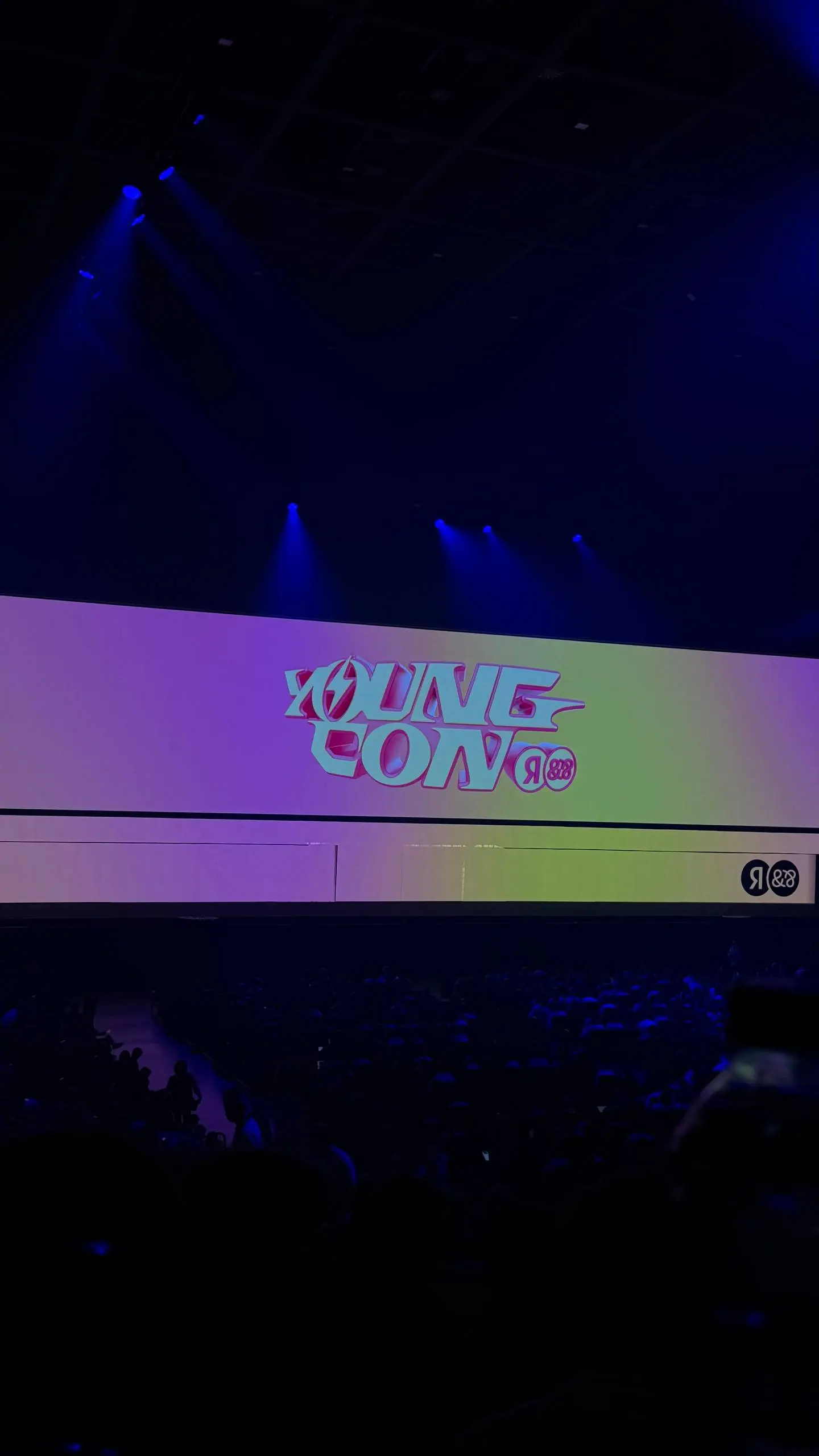 Сегодня гуляю на YoungCon
Огромное мероприятие от Яндекса, нацеленное на то, чтобы увлечь молодежь технологиями. Проходит уже третий раз. Я рада, что удалось попасть на него (привилегии яндексоида😎) | Сетка — социальная сеть от hh.ru