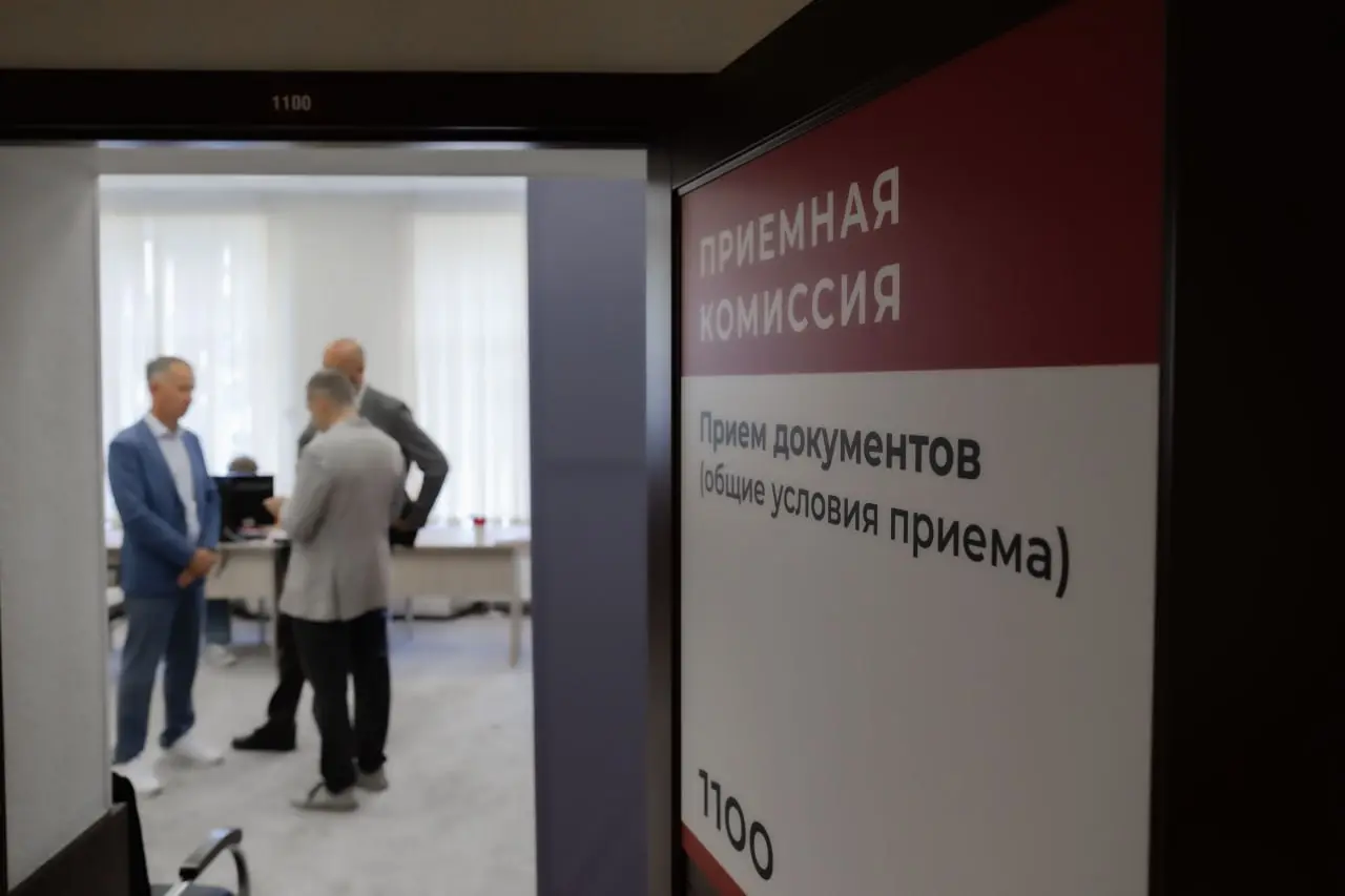 YADRO снабдила РАНХиГС устройствами KVADRA
В аудитории установлено 50 устройств: 43 ноутбука и 7 моноблоков. Они используются сотрудниками РАНХиГС в ходе приёмной кампании для работы с абитуриентами | Сетка — социальная сеть от hh.ru