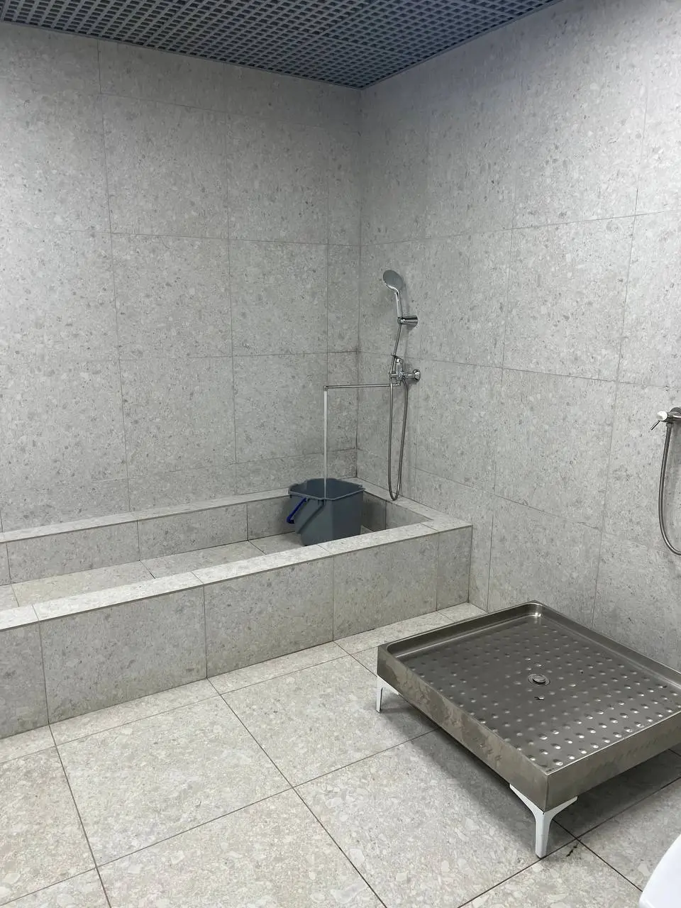 Возможно, вы не оцените. Но сейчас попал на новый Ленинградский вокзал. И по пути нашел комнату ухода за питомцами. Мне как собачнику такая штука очень отзывается | Сетка — социальная сеть от hh.ru