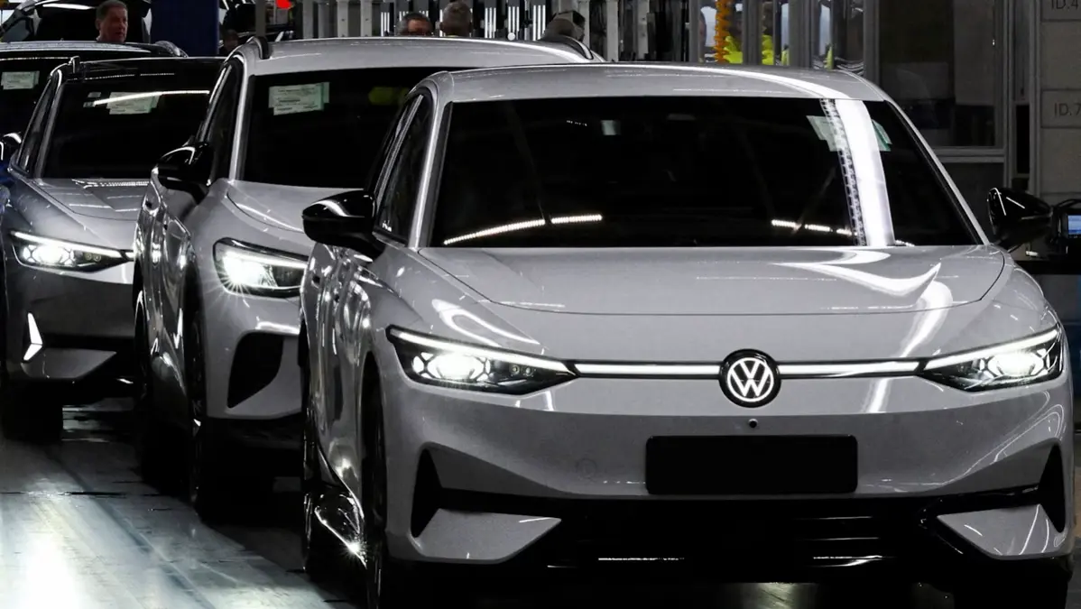 Volkswagen сократит до 100 000 рабочих мест в рамках инициативы по снижению затрат:
Volkswagen объявила о значительном сокращении своего персонала, которое может затронуть до 100 000 рабочих мест в ра... | Сетка — социальная сеть от hh.ru