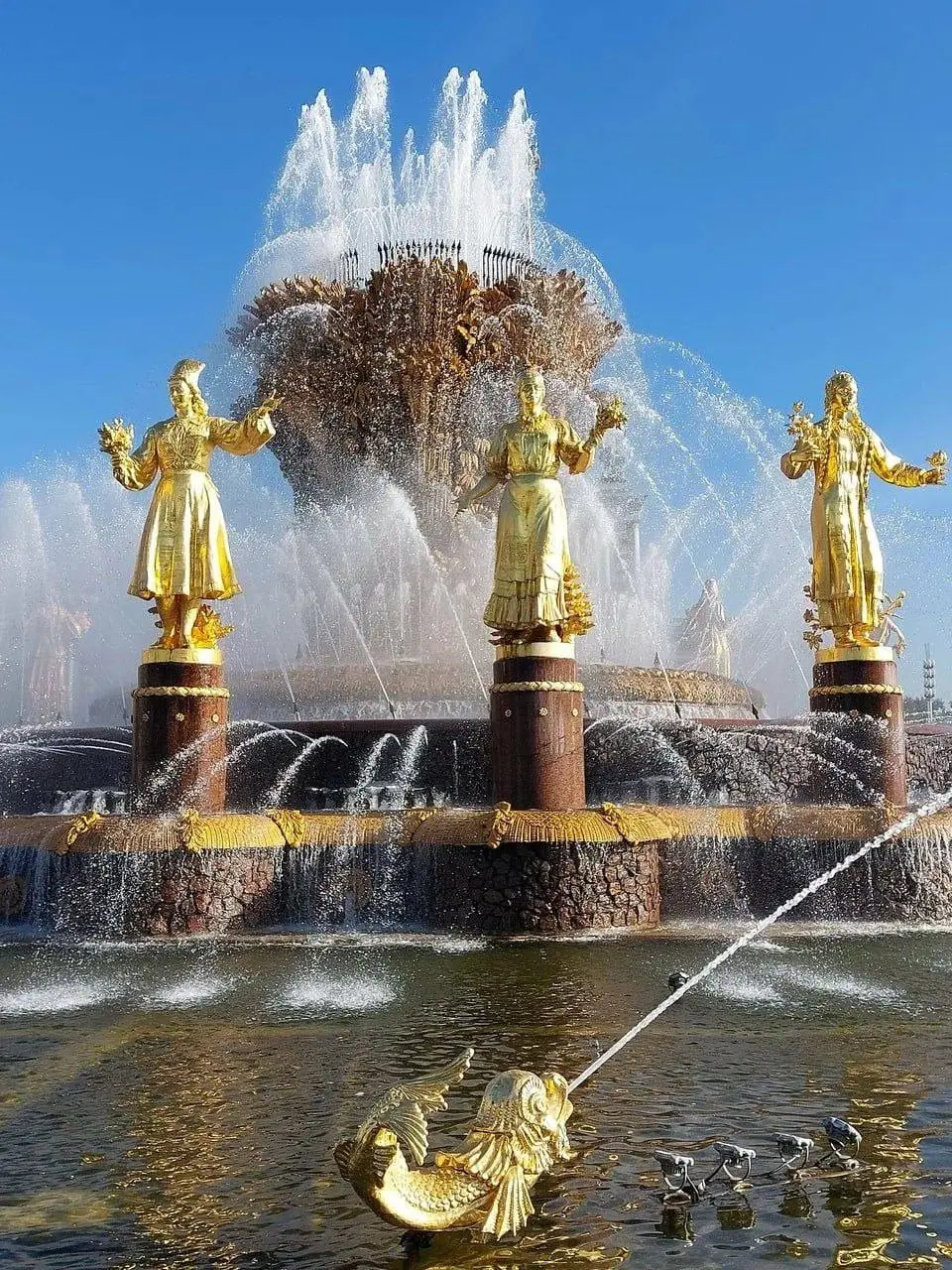 С 2 по 5 июля на территории ВДНХ состоится масштабный фестиваль «Дружба народов»
На мероприятие соберутся музыканты, ремесленники, спортсмены и творческие коллективы со всей страны | Сетка — социальная сеть от hh.ru