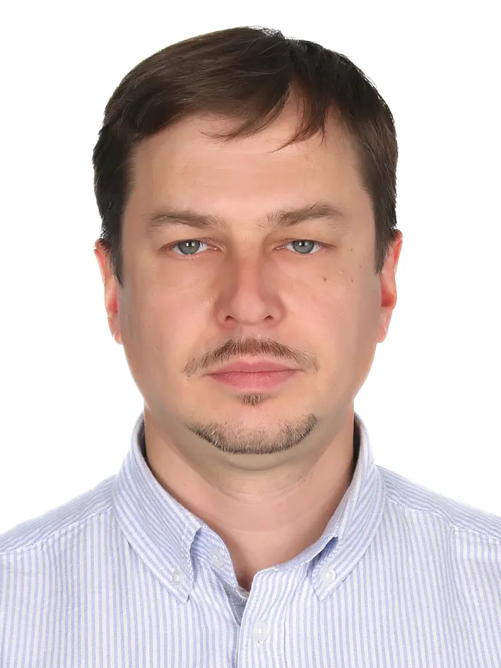 Денис Илларионов