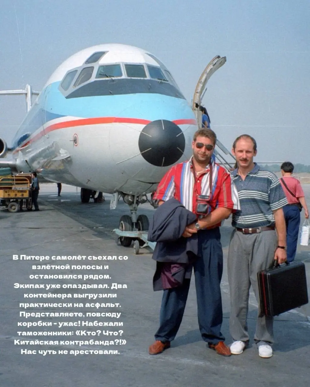Начали бизнес в 90-е?! Понятно…
Как-то я упустила развитие личного бренда сооснователя SELA Аркадия Пекаревского. А он книжку выпустил даже, она и онлайн в аудиоформате на Литрес доступна | Сетка — социальная сеть от hh.ru