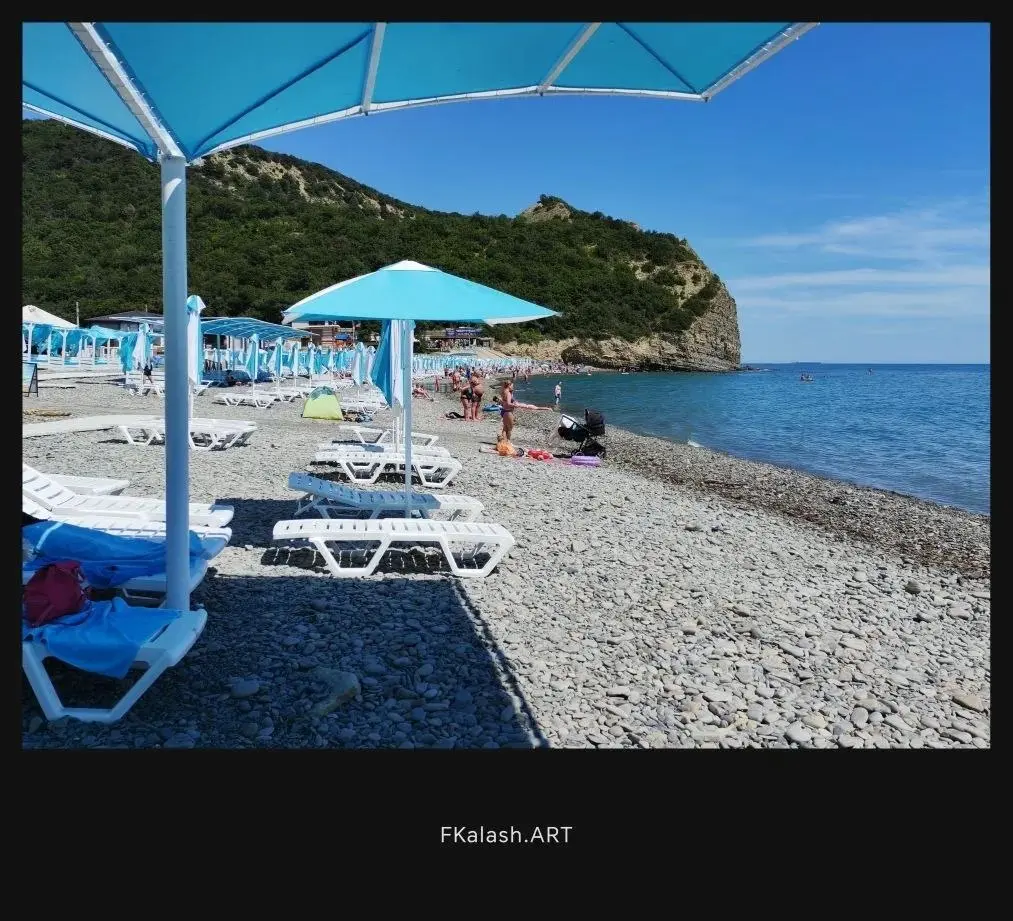 Еще пару фото с галечного пляжа в хуторе Дюрсо, несколько километров от озера Абрау
Оборудовали пляж свежими шезлонгами, много кафешек, теплое, чистое море
#Отдых
#Абрау | Сетка — социальная сеть от hh.ru