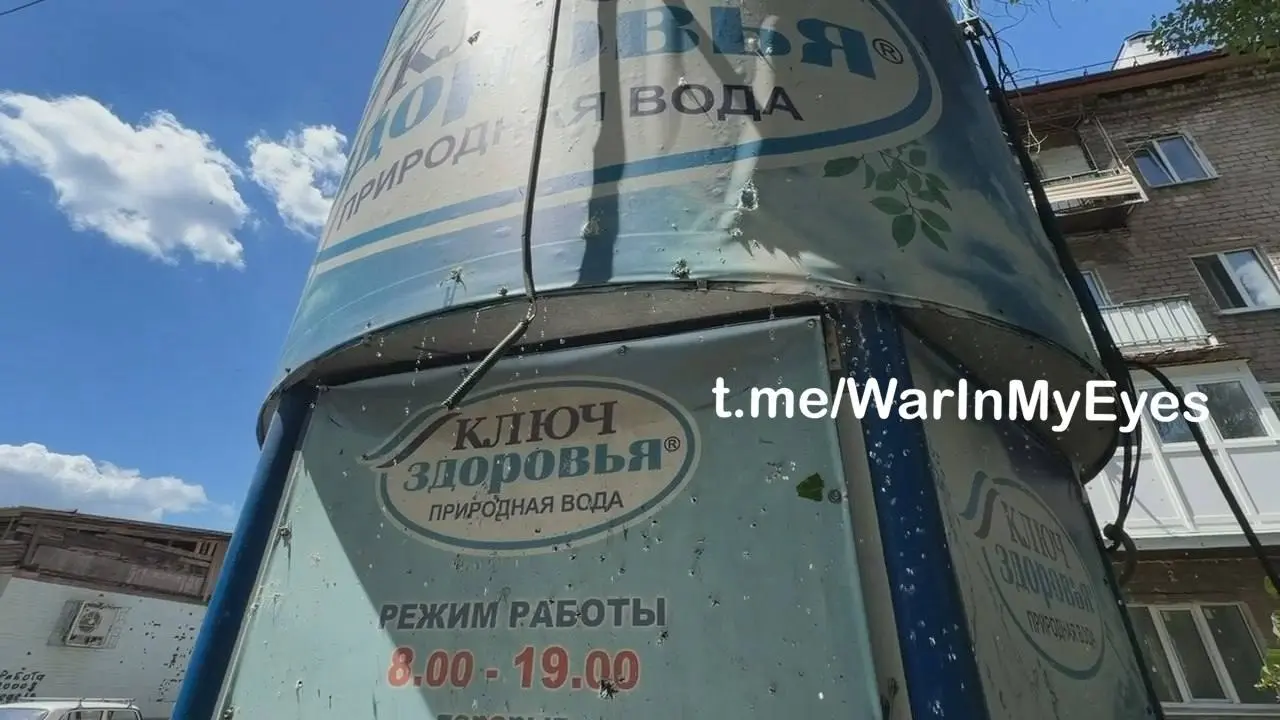 последствия удара БПЛА рядом с автоматом по продаже питьевой воды в Червоногвардейском районе Макеевки, 1 человек погиб 1 получил ранения | Сетка — социальная сеть от hh.ru