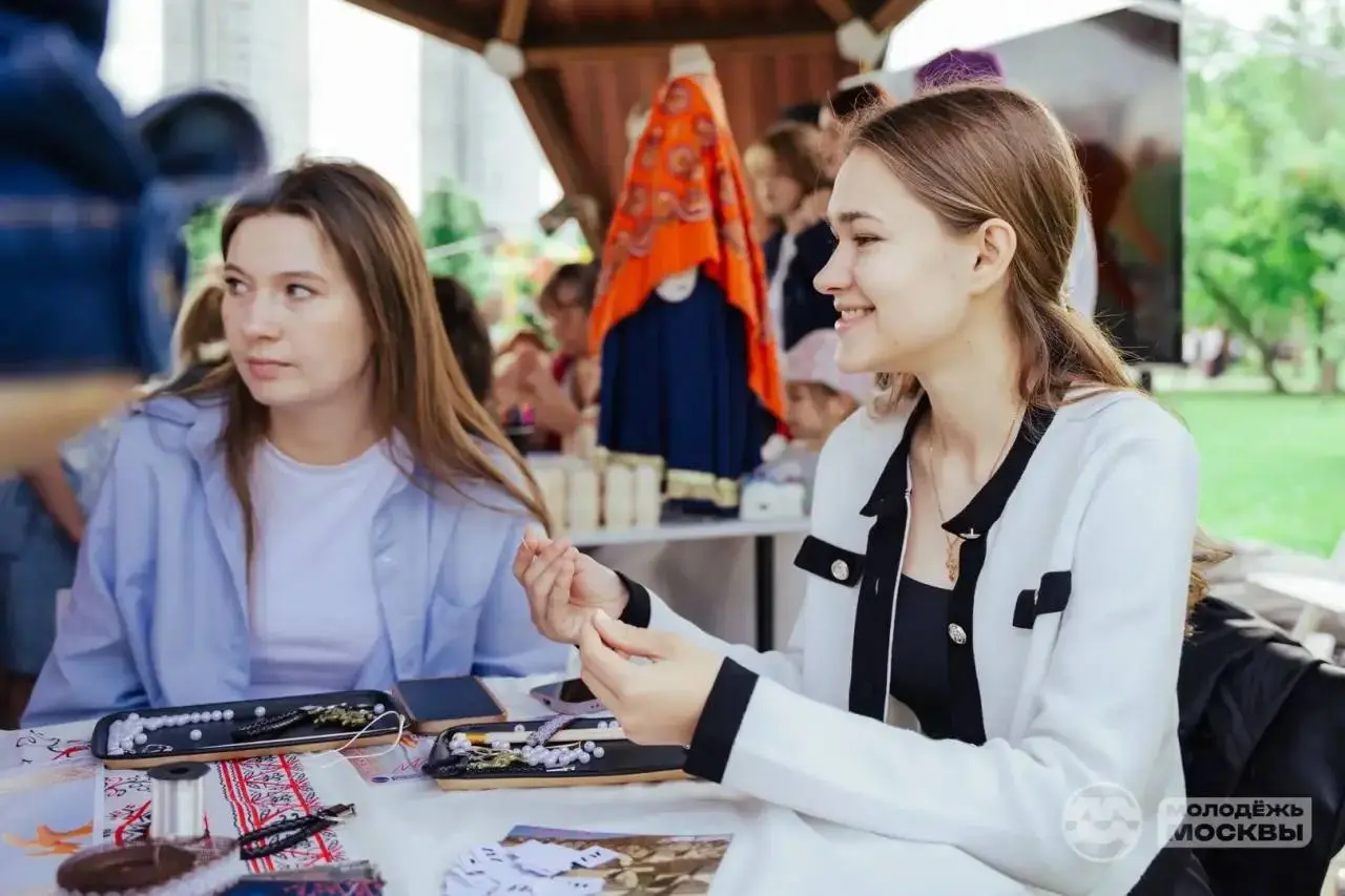 ✨ Научиться чему-то новому на фестивале «День молодёжи»? Легко!
Присоединяйся к активностям в тематических пространствах:
📈 «Карьера»
Тут ты узнаешь все секреты успешного резюме и найдёшь летнюю подра... | Сетка — социальная сеть от hh.ru