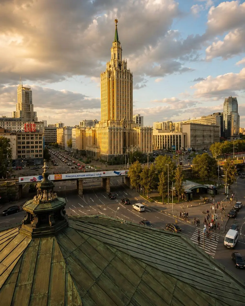 🏛 Идём бесплатно на смотровую площадку Казанского вокзала
До 6 сентября по будням можно подняться на смотровую площадку, заглянуть в ВИП-зал и увидеть город с высоты
⏰10:00-10:20
📍Комсомольская площад... | Сетка — социальная сеть от hh.ru