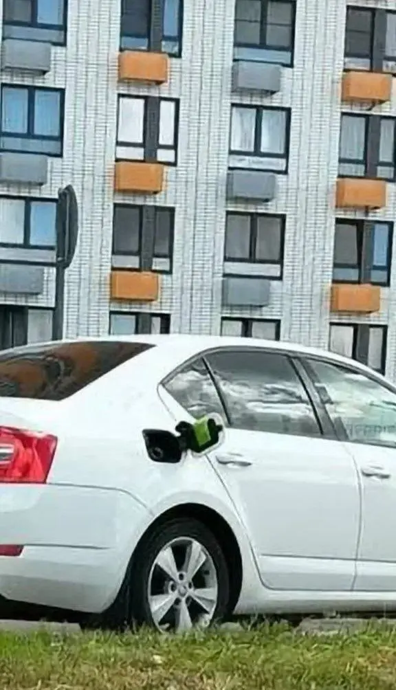 В Москве начали сливать бензин из авто. | Сетка — социальная сеть от hh.ru