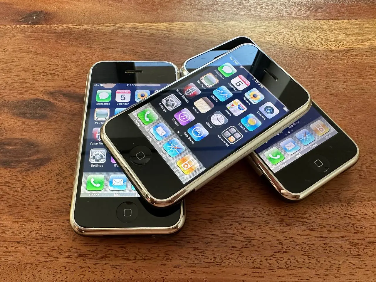 29 июня 2007 года стартовали продажи первого iPhone.
19 лет прошло. | Сетка — социальная сеть от hh.ru