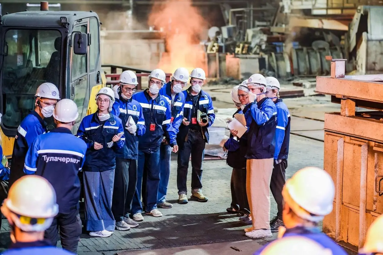 🙋‍♂Студенты главного вуза России посетили Тулачермет
Доменное производство ПМХ в Туле в рамках учебной практики посетили студенты кафедры экономической и социальной географии России географического фа... | Сетка — социальная сеть от hh.ru