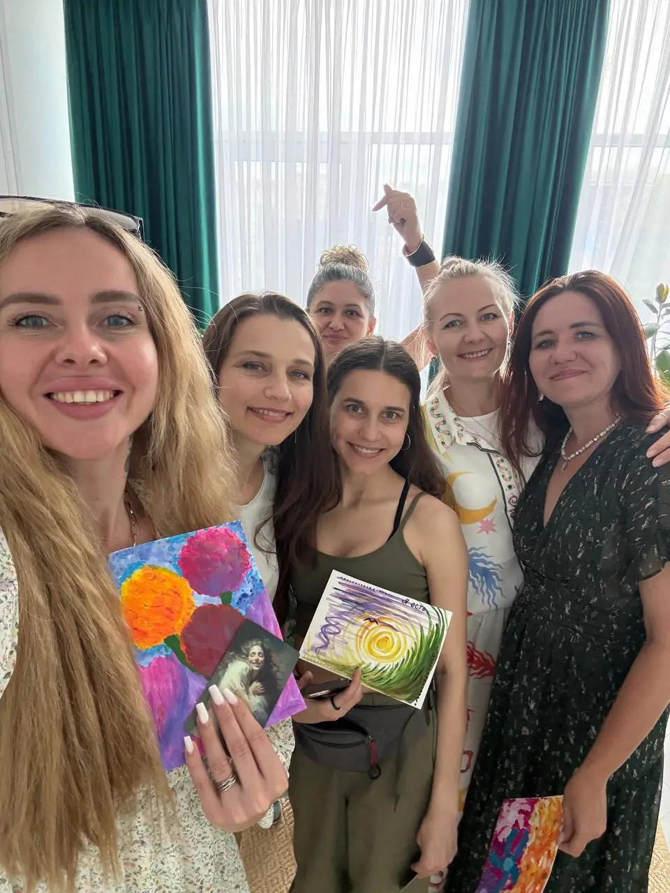 Сегодня была на Боярских беседах. Вдохновляюще ♥️
Доставали карточки и у меня клетка выпала, вот так себя сейчас и ощущаю. Как будто свободу отобрали.
Там какие-то ограничения, здесь ограничения | Сетка — социальная сеть от hh.ru
