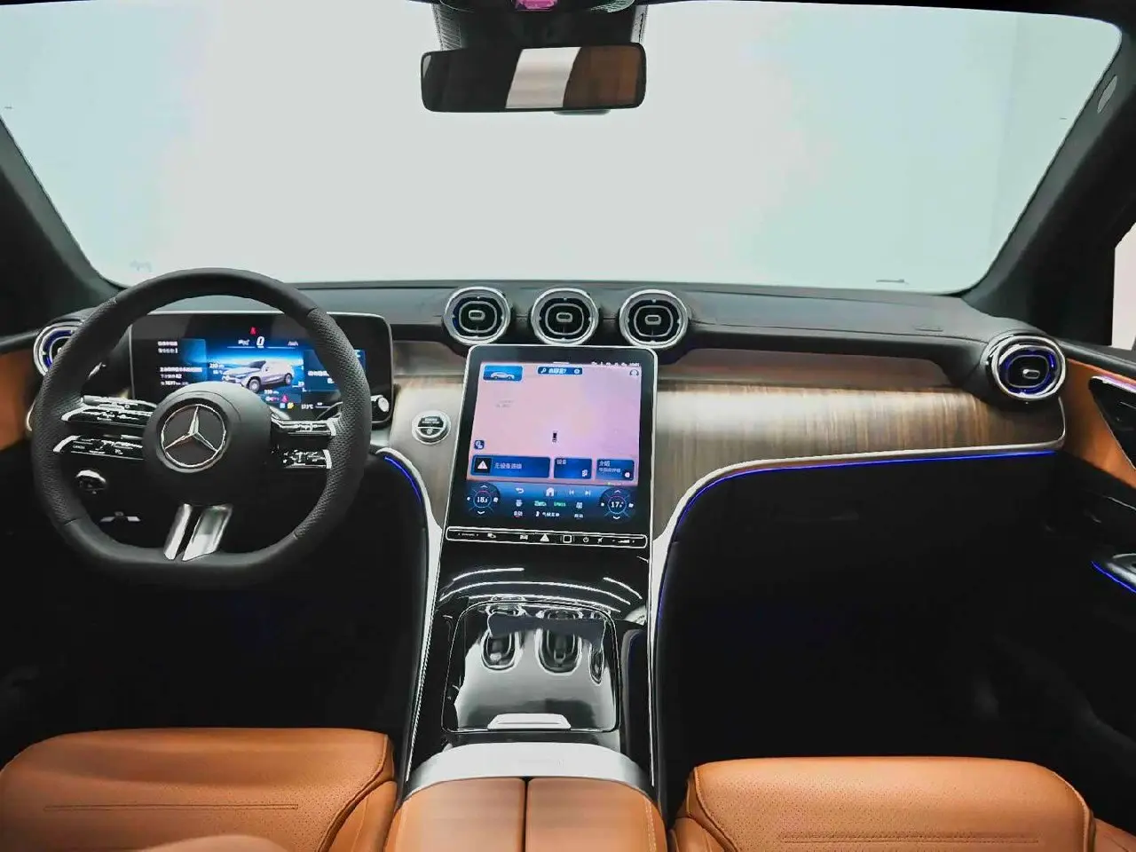 🔥 ЛОТ ДНЯ | Новый GLC с пробегом всего 16 600 км
🚗 Mercedes-Benz GLC 260 L 4MATIC Luxury
📅 2023 год выпуска
📍 Пробег: 16 600 км
🖤 Черный кузов
🤎 Коричневый кожаный салон
⸻
⚙️ Основные характеристики
✔... | Сетка — социальная сеть от hh.ru