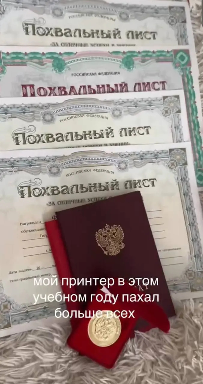 Я тут про работу пишу, а главный трудоголик года – это принтер моей сестры-отличницы 😁
ЕГЭ позади, заявления в вузы поданы – ждем результатов поступления 🔥 | Сетка — социальная сеть от hh.ru