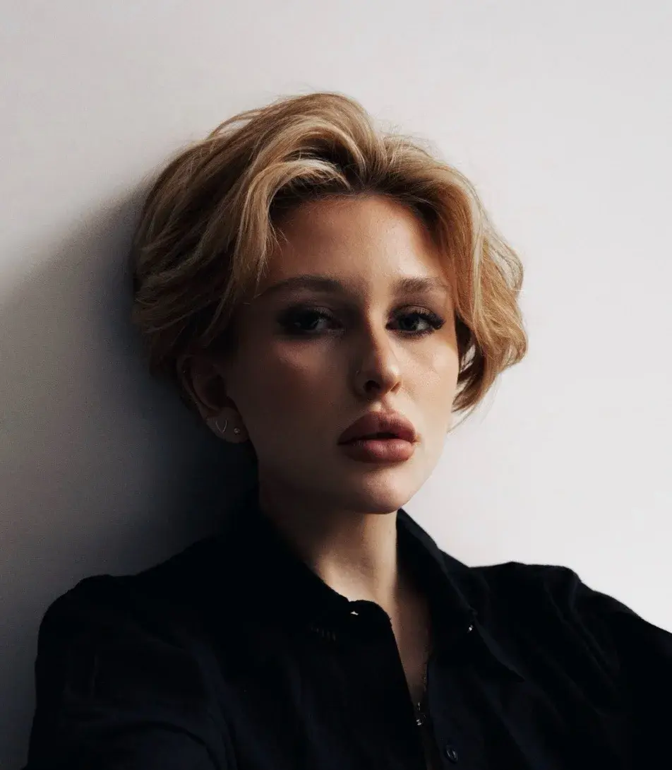 Арина Белая