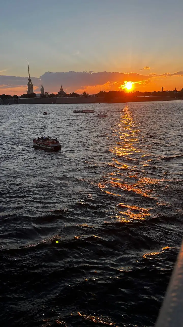 Сегодня наконец спустя пол года сборов мы встретились с Вероничкой 🤩
Гуляли , обсуждали предстоящий отпуск и планы на будущее 👀 | Сетка — социальная сеть от hh.ru