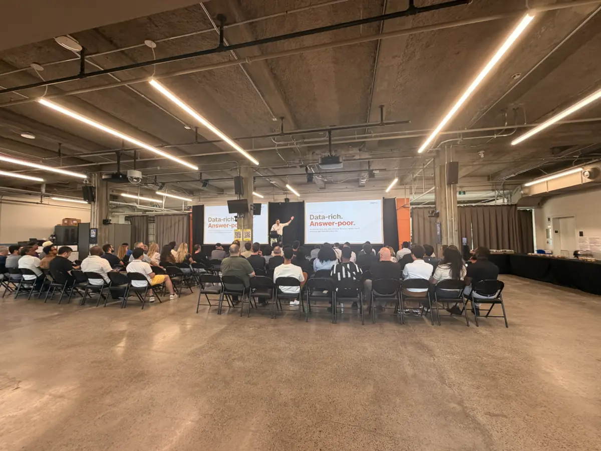 Отличный вечер на AI Showcase Night в Оттаве!
Было приятно познакомиться с основателями AI-стартапов, исследователями, разработчиками и всеми, кто увлечен развитием искусственного интеллекта | Сетка — социальная сеть от hh.ru