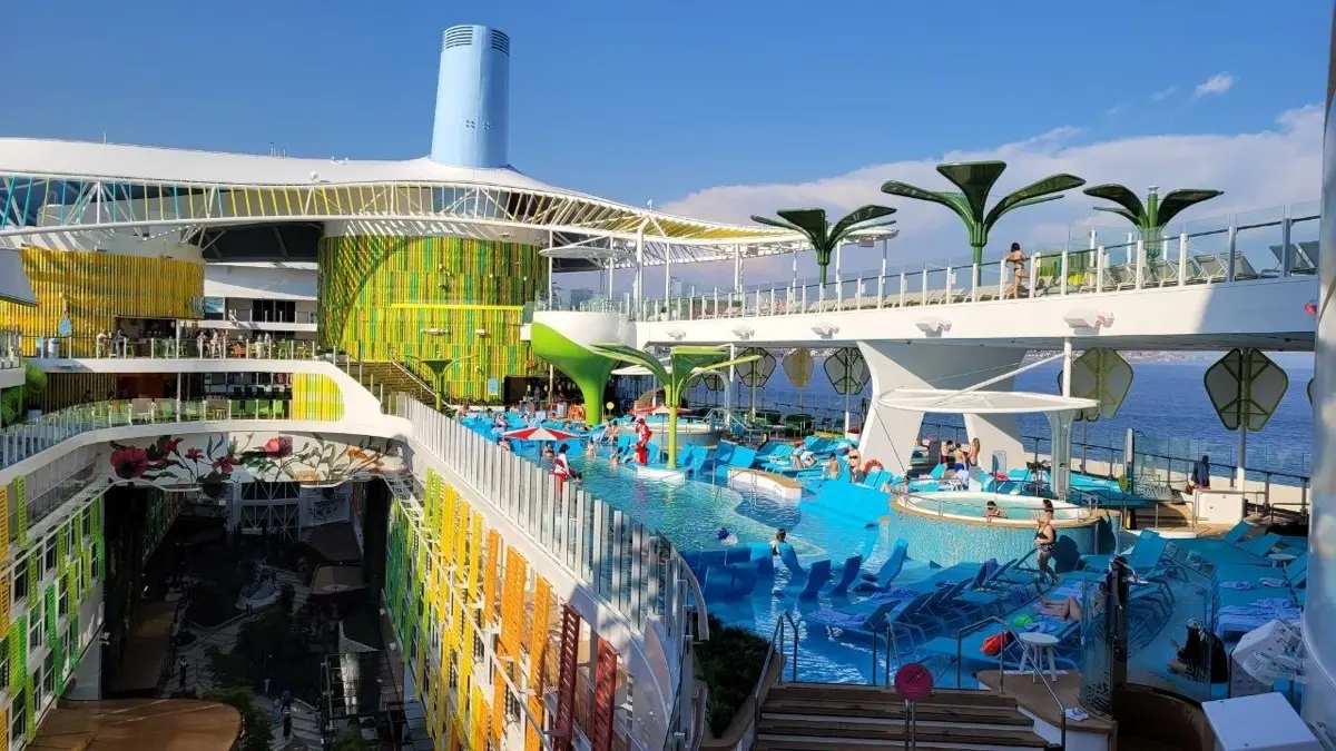🔥Малага празднует рождение новой легенды
Legend of the seas — теперь самый новый и самый большой круизный лайнер в мире — только что отправился в первый предпремьерный круиз | Сетка — социальная сеть от hh.ru