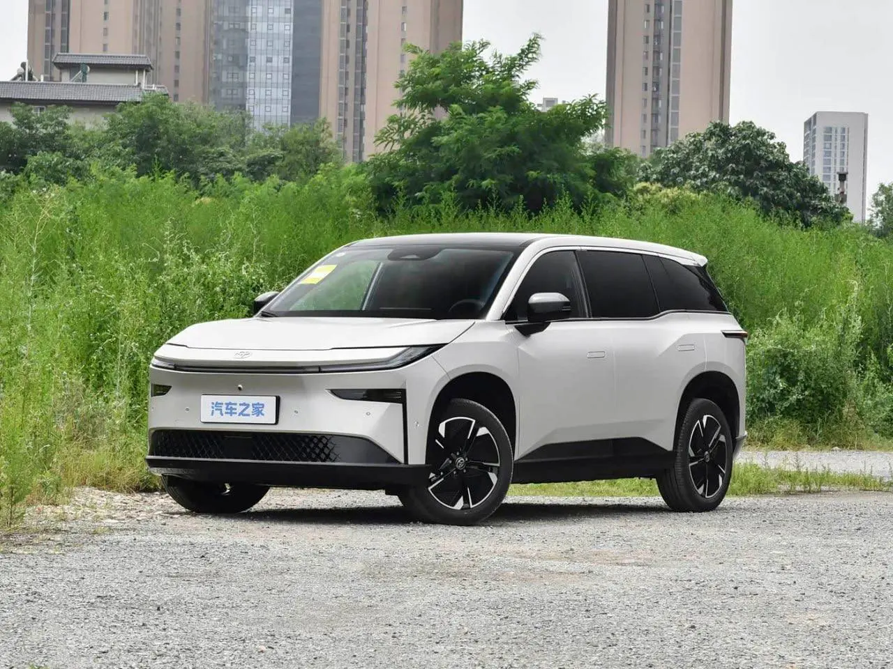 ⚡️ Toyota bZ3X. Похоже, Toyota устала смотреть, как китайцы забирают рынок | Сетка — социальная сеть от hh.ru