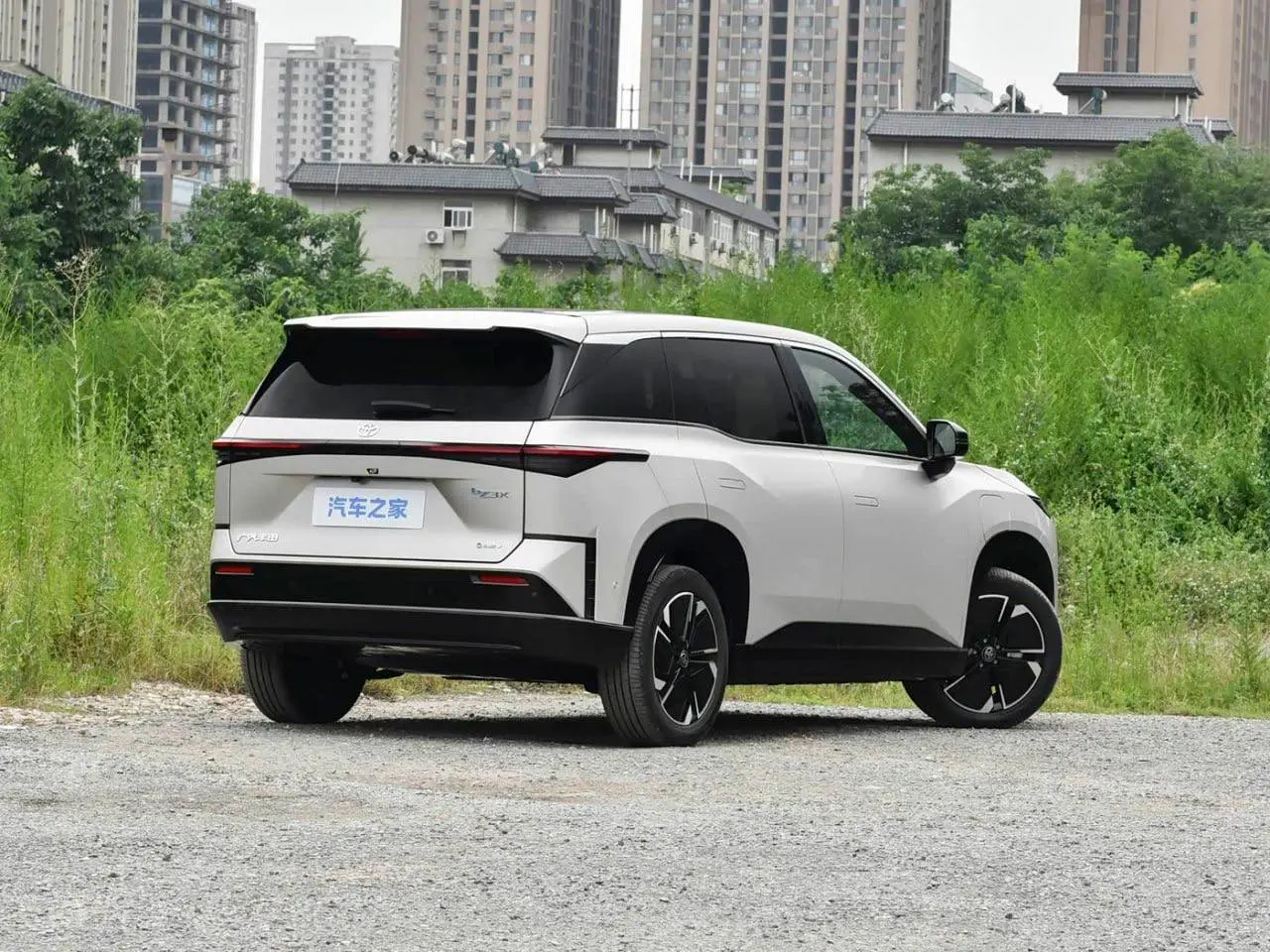 ⚡️ Toyota bZ3X. Похоже, Toyota устала смотреть, как китайцы забирают рынок | Сетка — социальная сеть от hh.ru