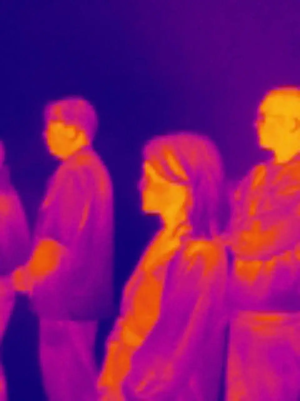 сняли наш митап на тепловизор
на мероприятии было целых 130 туловищ, излучающих тепло
а трансляцию посмотрело 6000 человек
поговорили про дизайн, продукт, редизайн продукта, продуктовую культуру и т.д | Сетка — социальная сеть от hh.ru