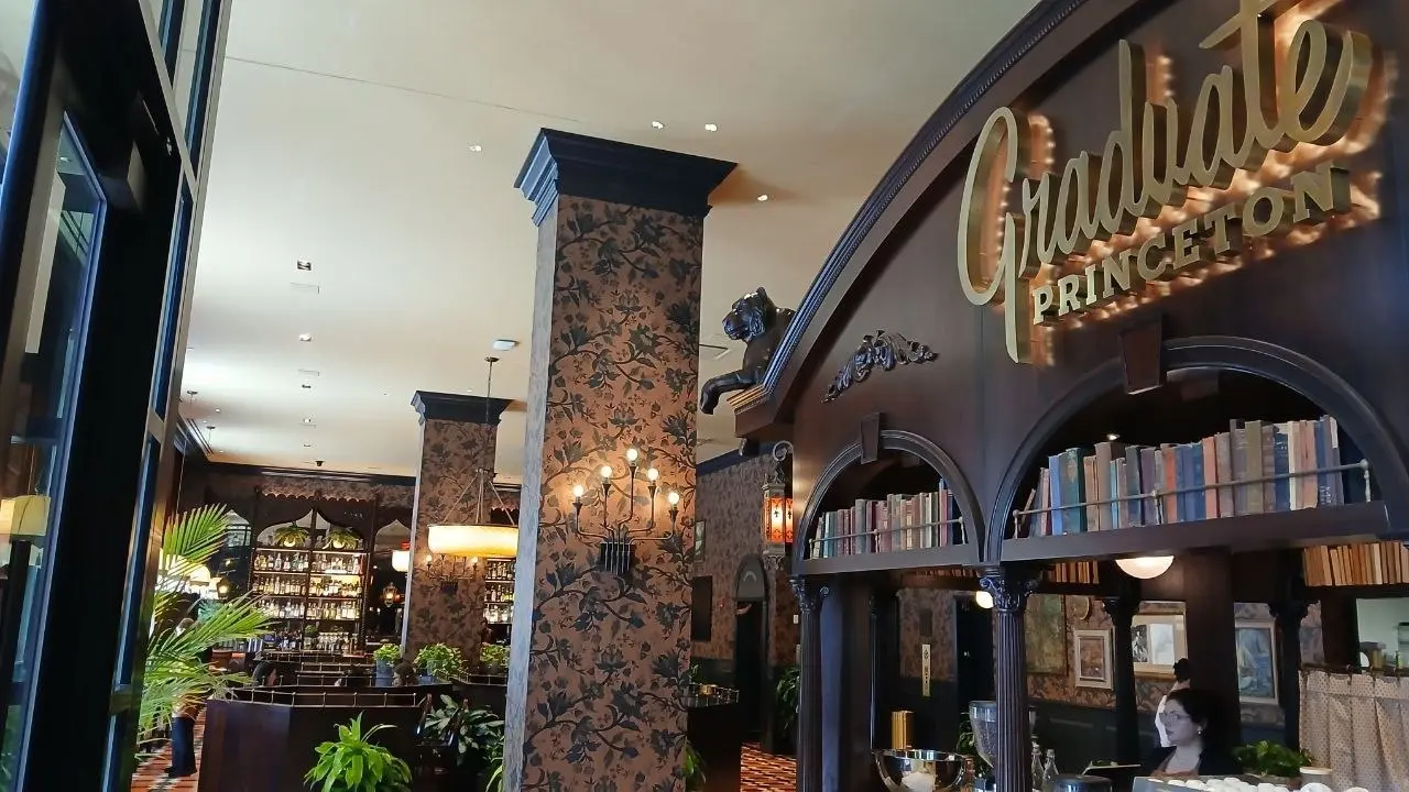 Вижу, что тема зумеров и миллениалов в работе вызвала у вас интерес😊
У меня есть ещё истории. Они про иксов и игреков (миллениалов), там ещё больше различий, но in general, суть та же | Сетка — социальная сеть от hh.ru