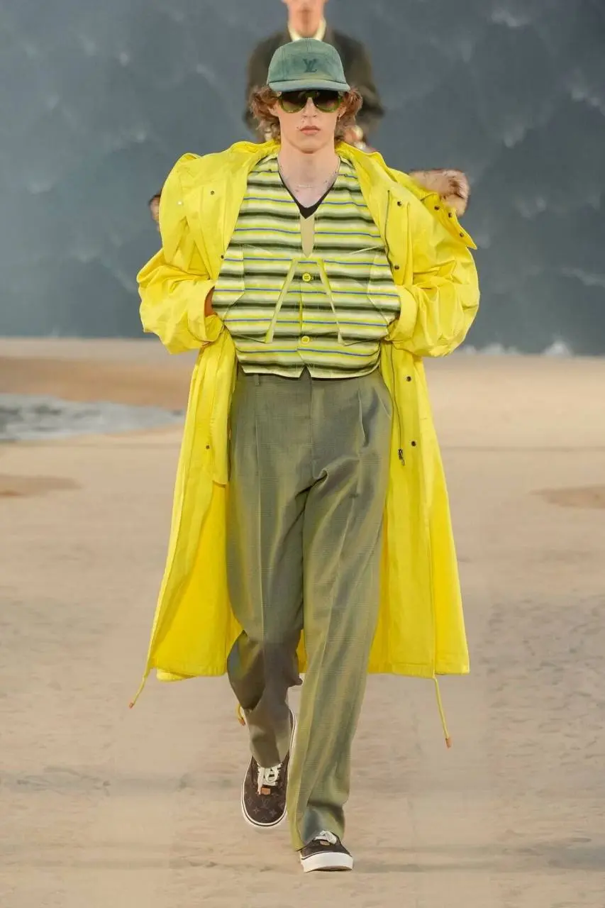 Все обсуждает и мы обсудим (версия Louis Vuitton)🌊🏄🏼‍♀️
Даже не знаю о чем говорят больше: об инсталяции к показу или о самой коллекции от Фарелла Уильемса (тот самый музыкант, креативный директор муж... | Сетка — социальная сеть от hh.ru