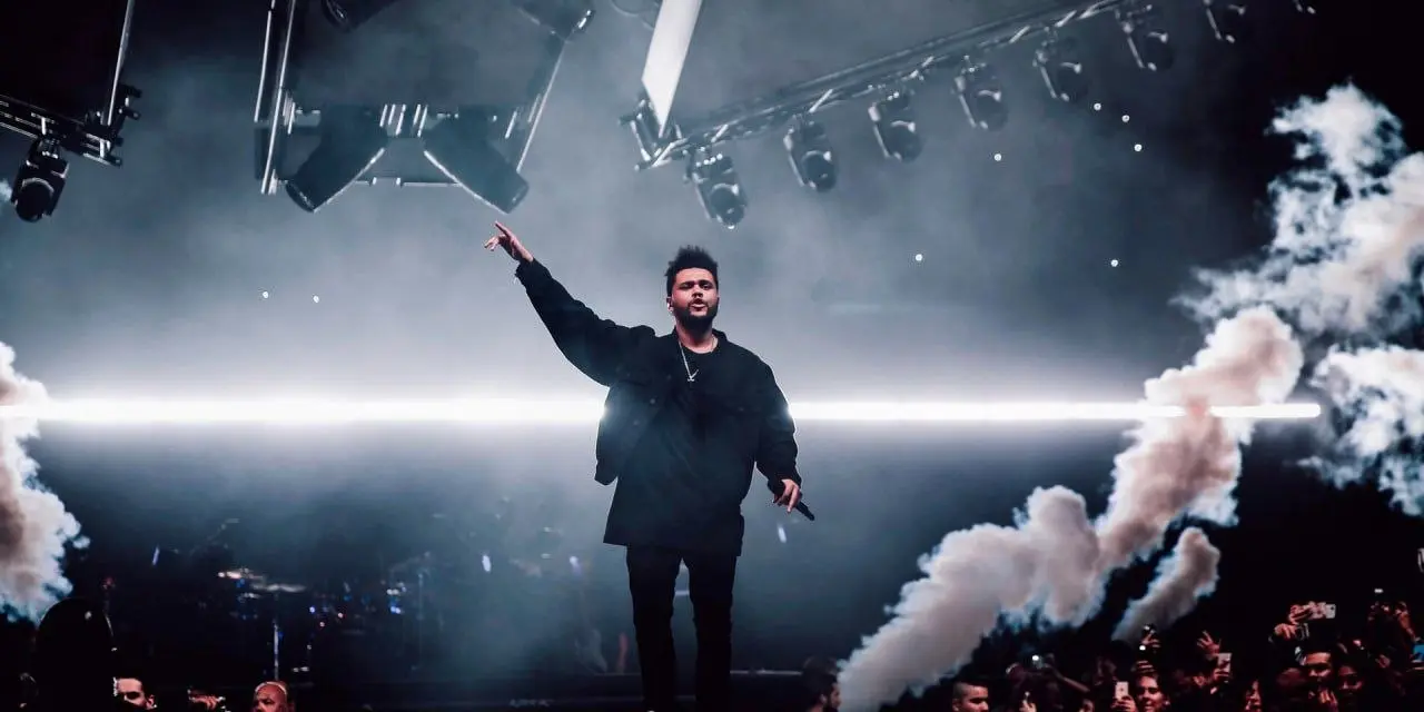 Детальный разбор шоу The Weeknd After Hours Til Dawn 2026: как стадион превращают в финальный ритуал эпохи
Я купил билет на The Weeknd в Бангкоке не только потому, что это концерт | Сетка — социальная сеть от hh.ru