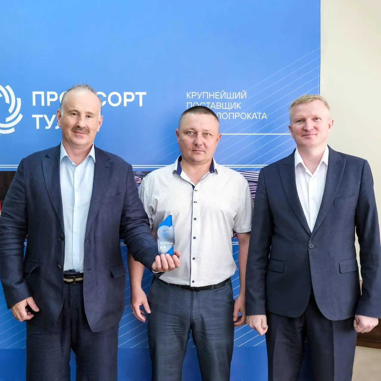 Определили лучших в области промышленной безопасности и охраны труда🏆
Коллеги из ПБиОТ проанализировали результаты работы всех служб холдинга: от LTIFR до качества трехступенчатого контроля | Сетка — социальная сеть от hh.ru
