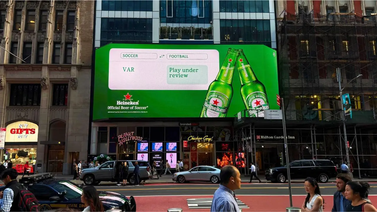 Heineken решили — и вполне обоснованно, — что американцам не помешало бы перевести все непонятные термины, связанные с Чемпионатом мира | Сетка — социальная сеть от hh.ru