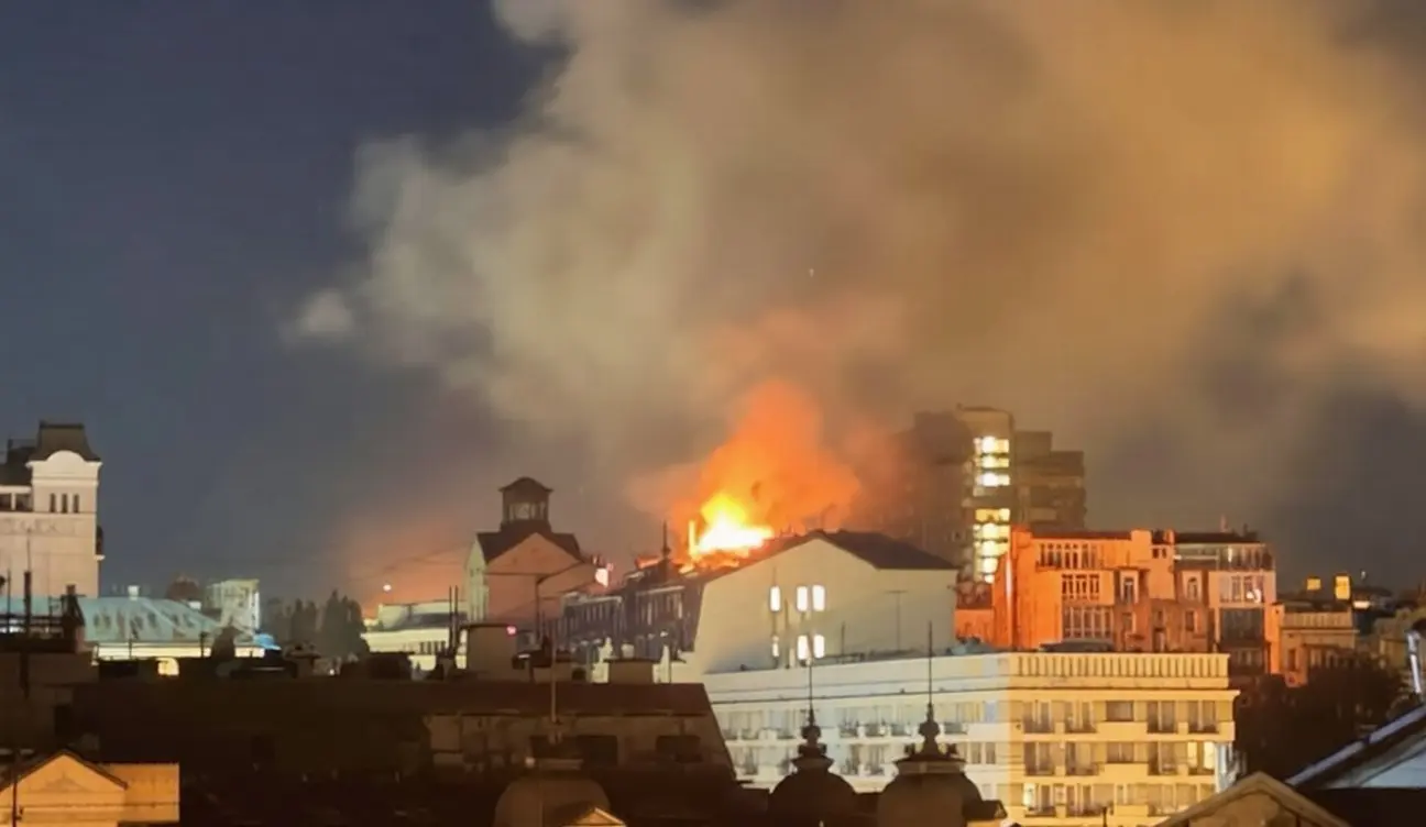 Прилет в отель возле Premier Palace в Киеве: разгорелся сильный пожар, — местные СМИ | Сетка — социальная сеть от hh.ru
