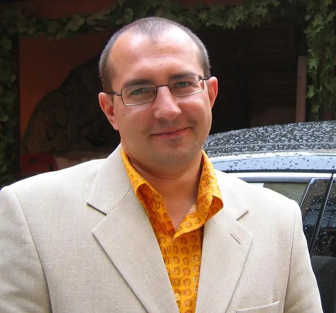 Илья Семенков
