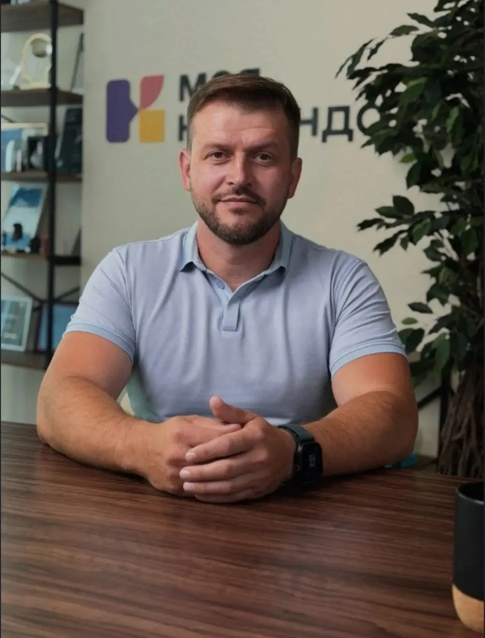 Здравствуйте 👋
Это Евгений, основатель «МояКоманда».
Знаете, зачем я когда-то создал этот продукт? Потому что верил: HR в России достоин лучших инструментов | Сетка — социальная сеть от hh.ru