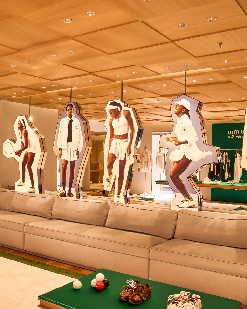 Коллаборация дня: Miu Miu x New Balance
Горячий летний коллаб по теме тенниса и on-court культуры. Видим много белого цвета и зеленого как отсылку к корту. | Сетка — социальная сеть от hh.ru