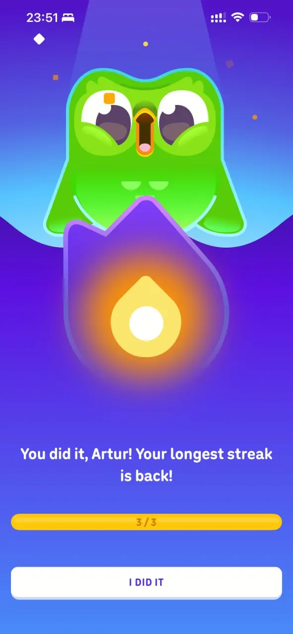 Одна из самых сильных механик Duolingo, это ударный режим: ты заходишь каждый день не только ради языка, но и ради того, чтобы не оборвать цепочку. Один день, десять дней, сто, тысяча | Сетка — социальная сеть от hh.ru