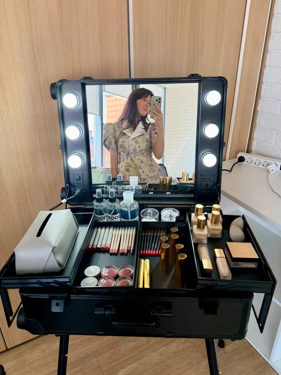 ✨ Очень рада, что в нашем офисе появилась Beauty-зона от 2 Mood Beauty
Это место, где можно не просто познакомиться с нашим ассортиментом, но и попробовать новинки еще до их официального запуска | Сетка — социальная сеть от hh.ru