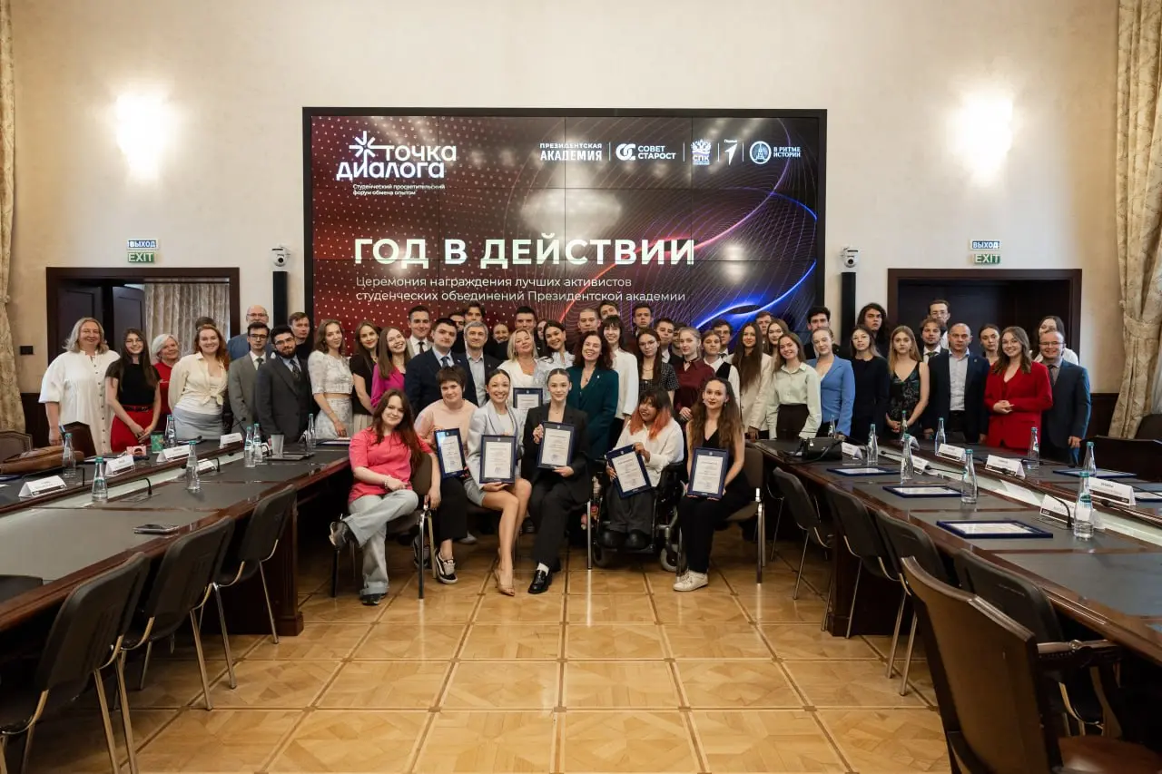 📌 На форуме «Точка диалога» обсудили, как сделать карьерные возможности доступнее для студентов
29 июня директор Центра карьеры Президентской академии Анна Александровна Хрипченко приняла участие в фо... | Сетка — социальная сеть от hh.ru