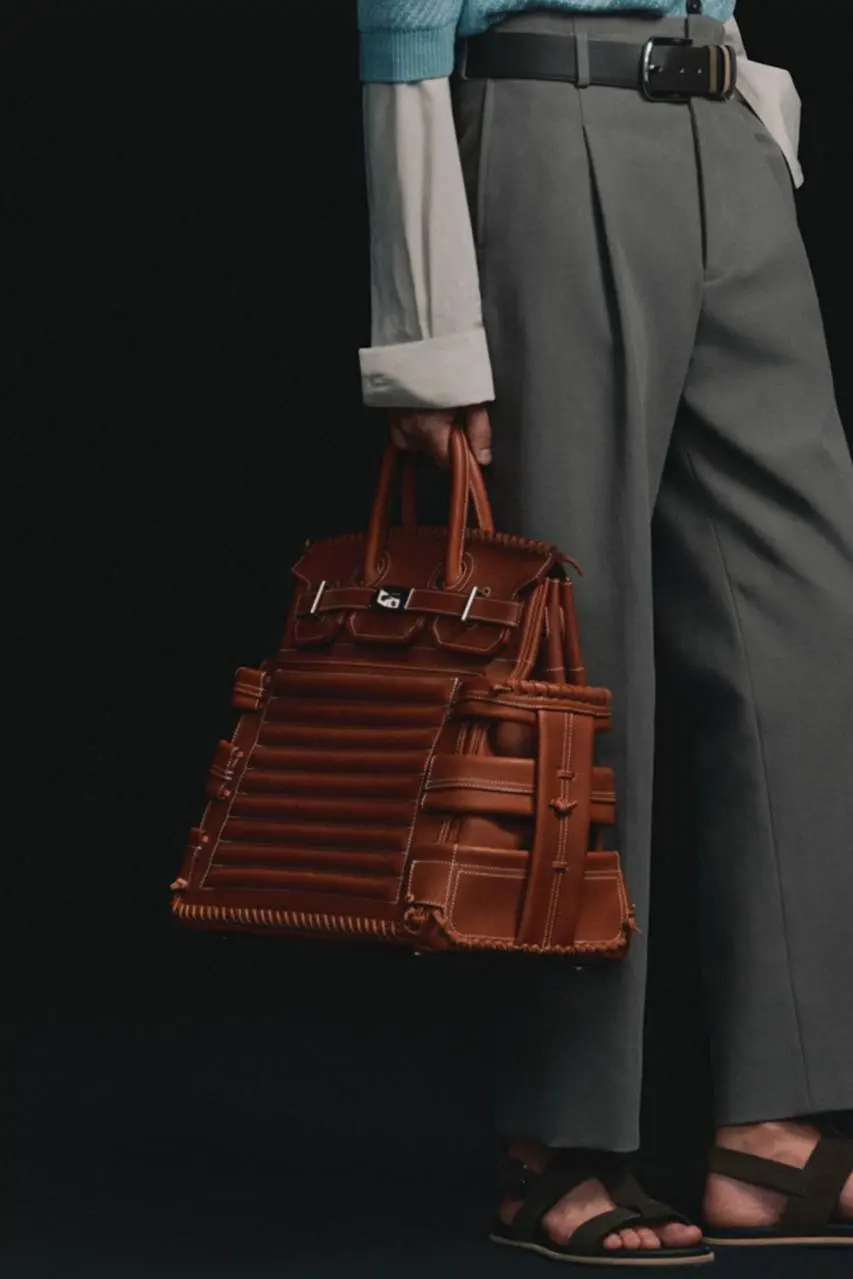 Тихо прошла презентация новой мужской коллекции Hermes, но посмотрела лукбук и взгляд, конечно же, сразу зацепился за Birkin | Сетка — социальная сеть от hh.ru