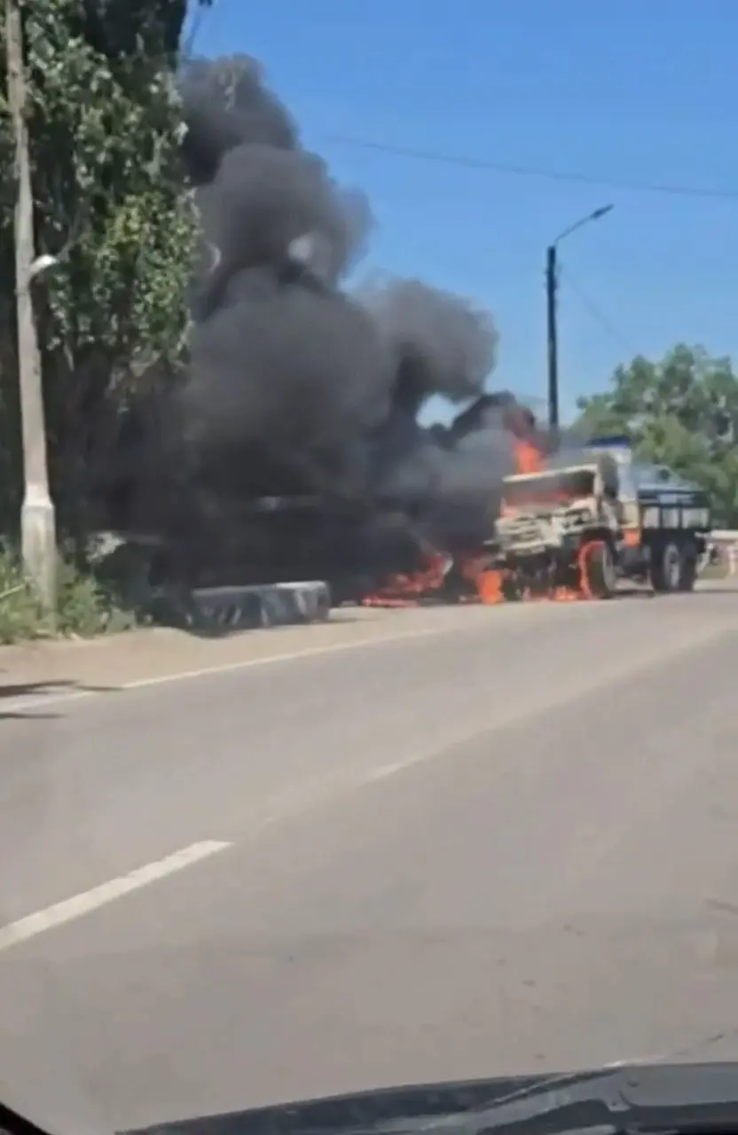 Последствия вчерашней атаки БПЛА на грузовой автомобиль в Куйбышевском районе Донецка | Сетка — социальная сеть от hh.ru