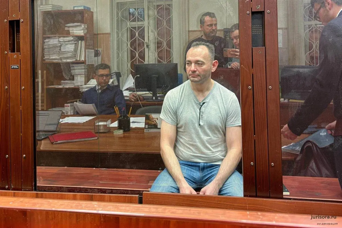 Московский суд 2 июля 2026 года отправил в СИЗО на два месяца начальника управления планирования и исполнения бюджета Федеральной пробирной палаты Андрея Паршина, его заместителя Владимира Сидорчика и... | Сетка — социальная сеть от hh.ru
