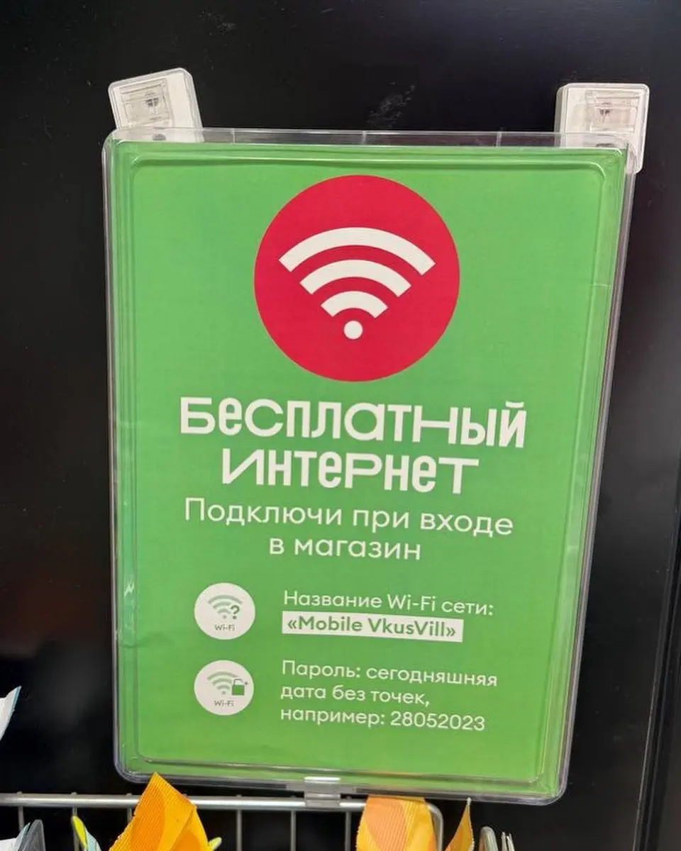 Я сидела в кафе и медленно умирала, только не от голода, а от заряда батареи, который таял быстрее, чем моя вера в человечество
Ноутбук показывал 4%, а официантка поглядывала на часы | Сетка — социальная сеть от hh.ru