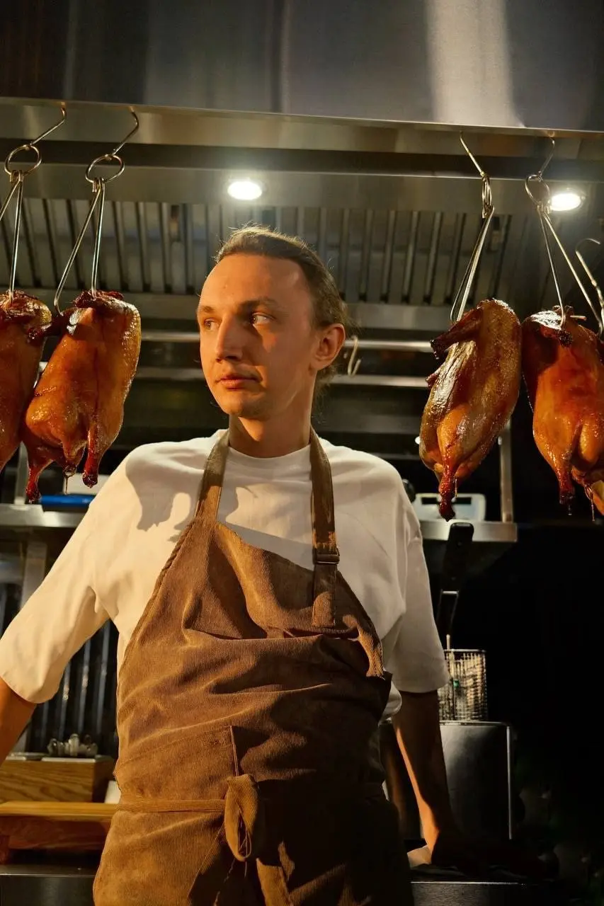 Лето по-азиатски — каково? Шеф-повар MAD Asian BBQ Илья Новожилов представил свежий сет с яркими вкусами сезона | Сетка — социальная сеть от hh.ru