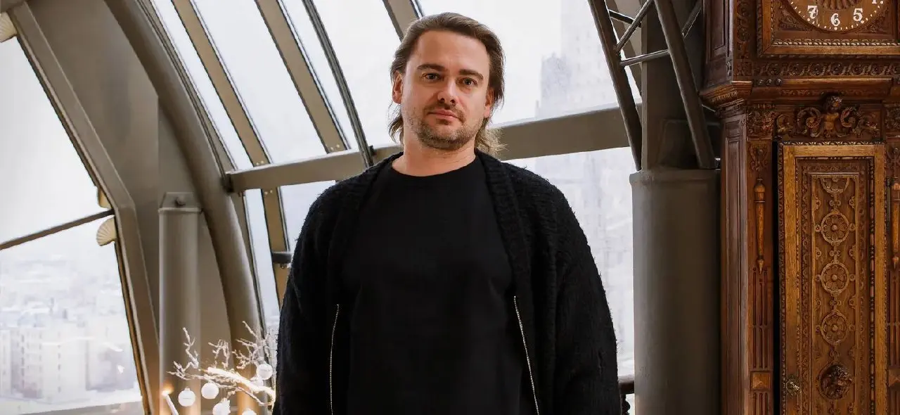 🌶️ "Мы уволили всех копирайтеров"
Основатель WRF Борис Зарьков в интервью Т-Ж поделился мнением об ИИ и привел данные падения выручки с начала года | Сетка — социальная сеть от hh.ru