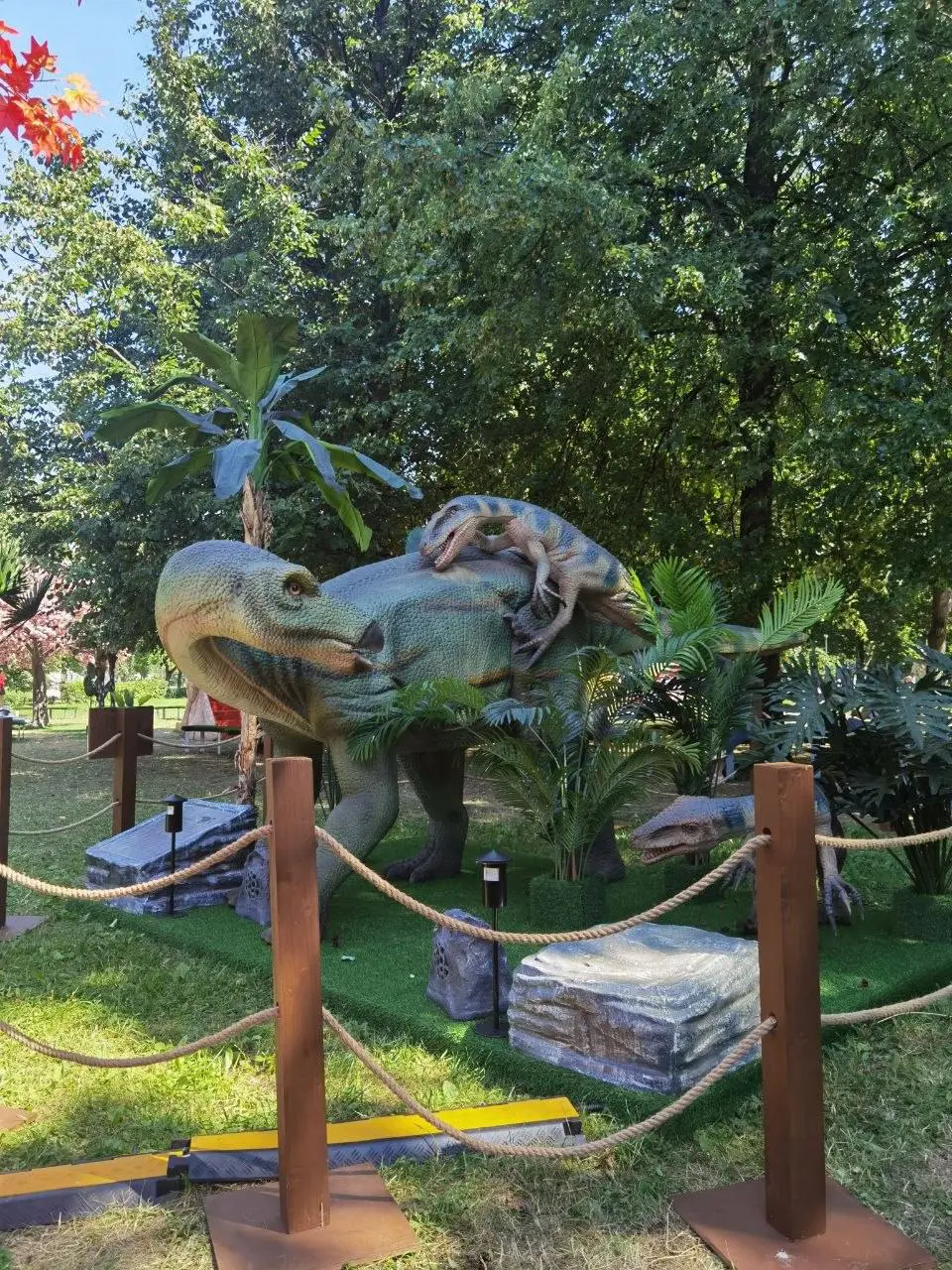 🦕 В парке «Сосенки» открыта бесплатная выставка динозавров
Вт-вскр с 10:00 до 20:00
Здесь посетителей встречают десятки реалистичных фигур древних ящеров высотой 2-3 метра, которые миллионы лет назад ... | Сетка — социальная сеть от hh.ru