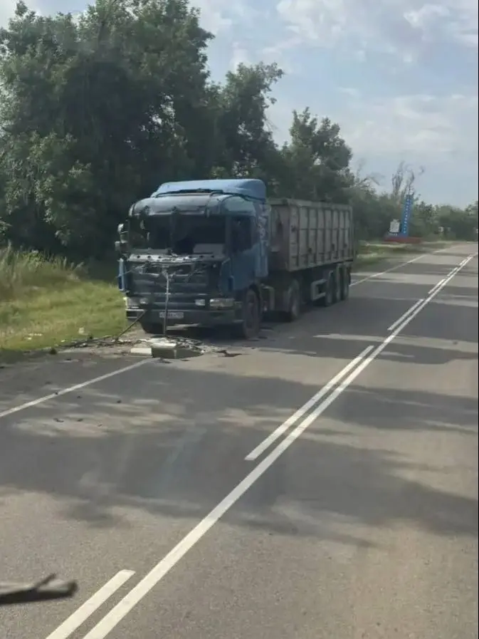 Последствия удара БПЛА в фуру возле Волновахи | Сетка — социальная сеть от hh.ru