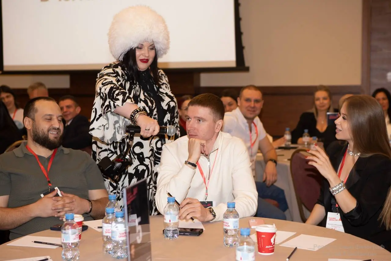Первое впечатление - это не только то, что вы говорите, но и то, как вы говорите и как в это время проявляетесь физически | Сетка — социальная сеть от hh.ru