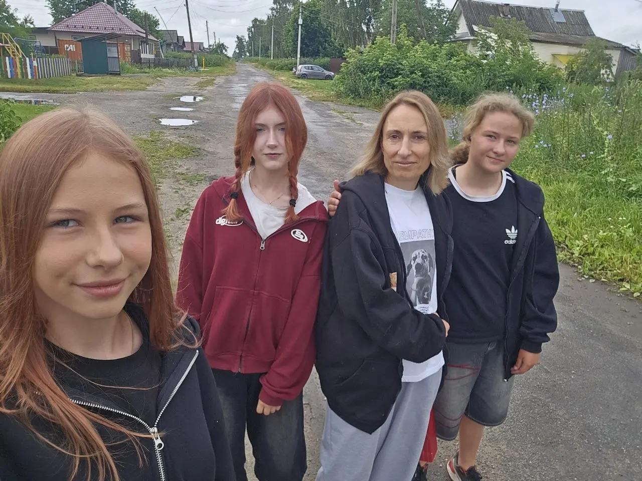 День рождения = ДЕНЬ БЕЗ ИИ
И даже без интернета 😊
С семьёй. 4 поколения.
Самое классное и радостное время | Сетка — социальная сеть от hh.ru