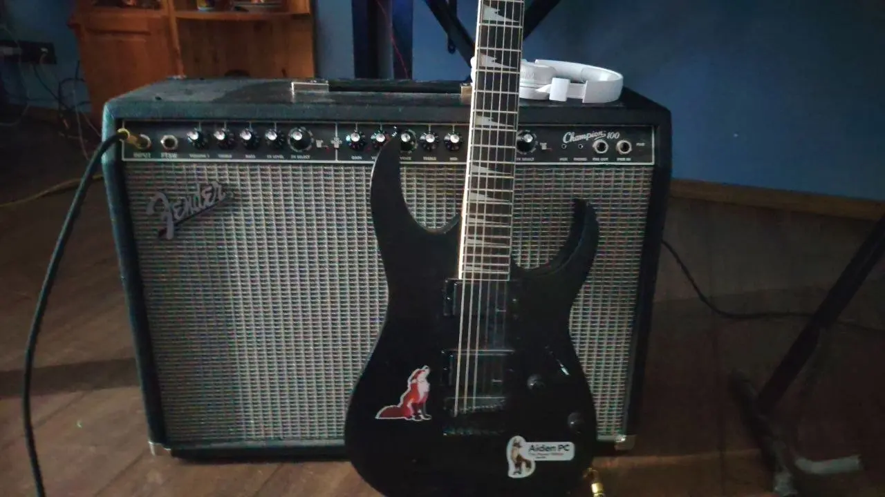 But it keeps on working 👌🎸 | Сетка — социальная сеть от hh.ru